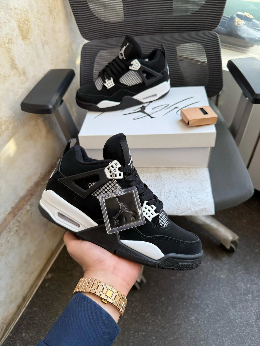 NikE Air! Jordan Retro 4 WHITE THUNDER UA