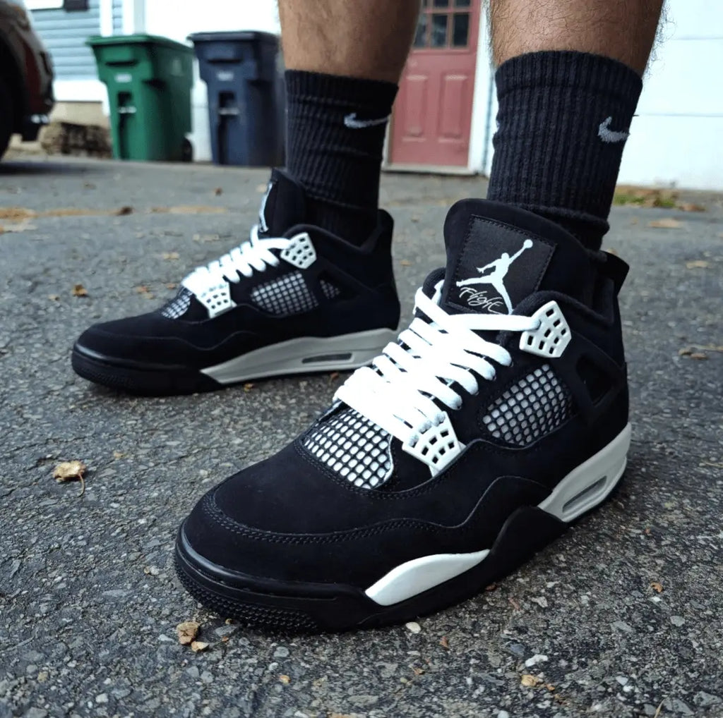 NikE Air! Jordan Retro 4 WHITE THUNDER UA