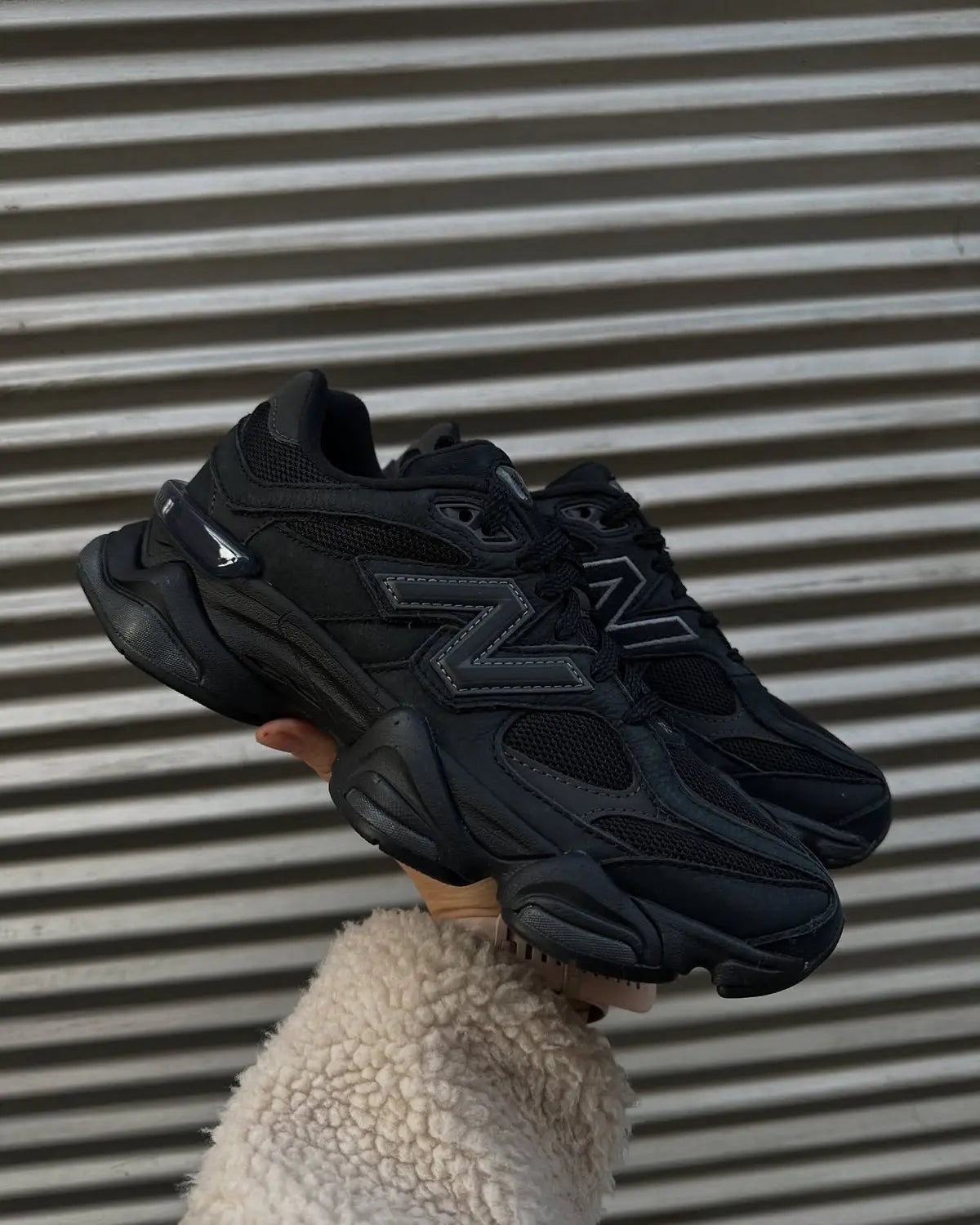 new Ba1_ance 9060 Triple Black UA